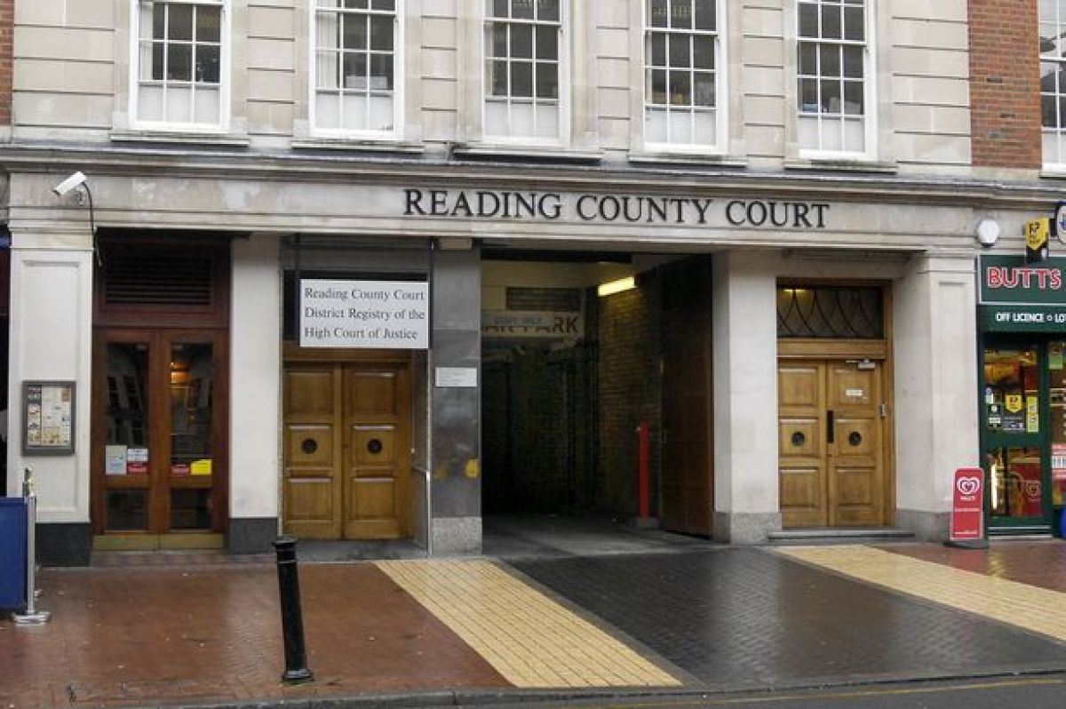 photograph of the entrance of reading county court in Friar street,Reading
